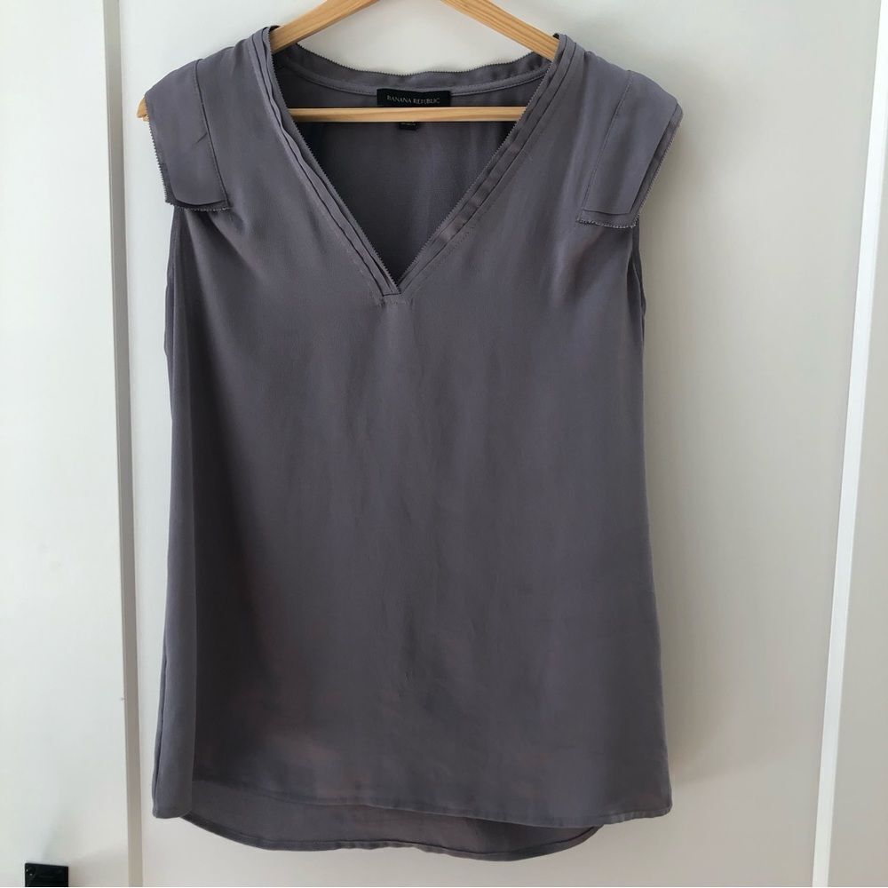 Banana Republic silky gray sheen sleeveless blouse woman’s size S